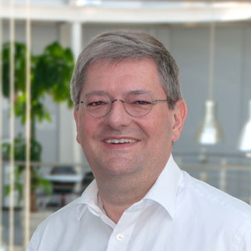 Portrait photo of the CEO of Hoffmann + Krippner