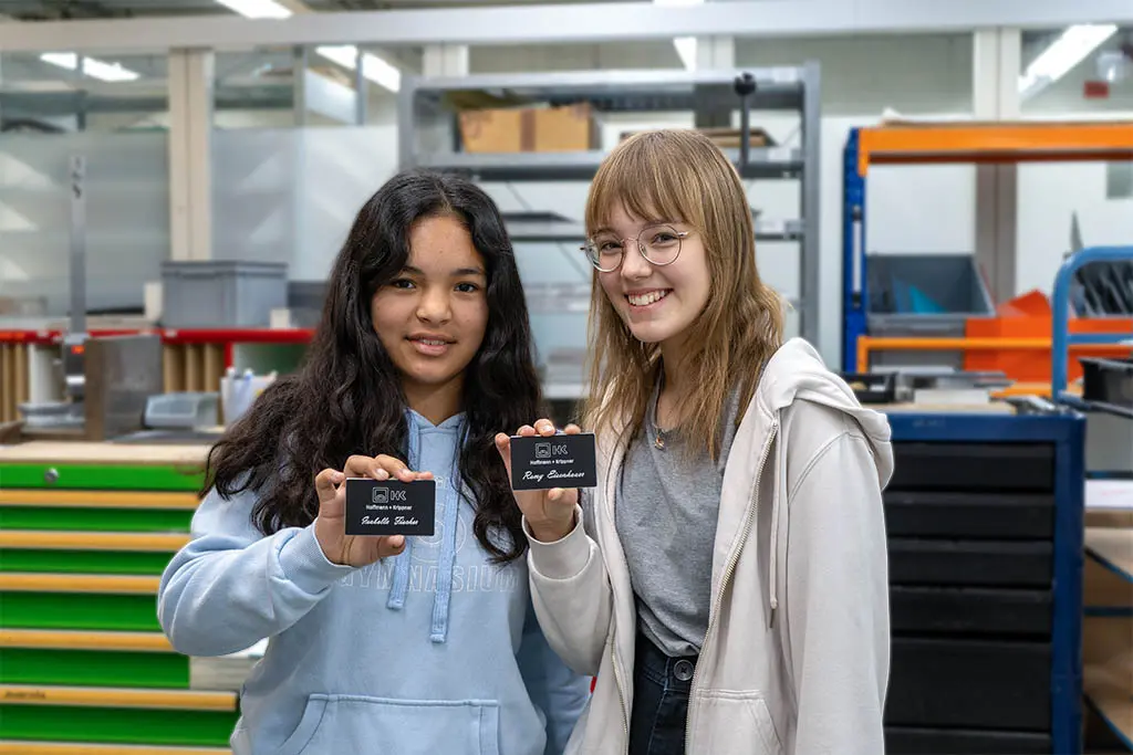 Two girls in the workshop on Girls' Day